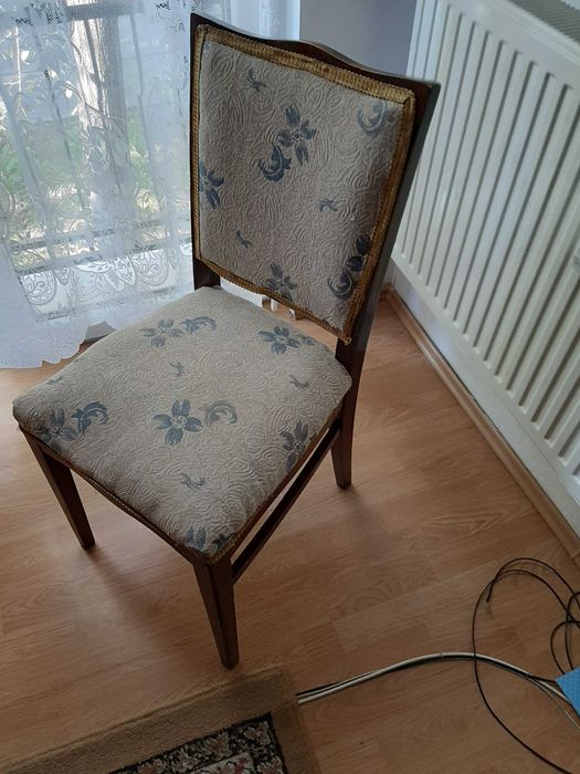 Scaun din lemn masiv, cu tapiterie (bonus posibil)