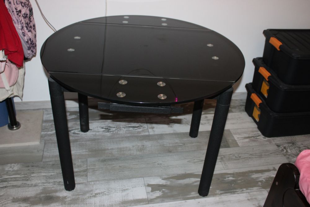 Маса с диаметър 95 см височина 75 см