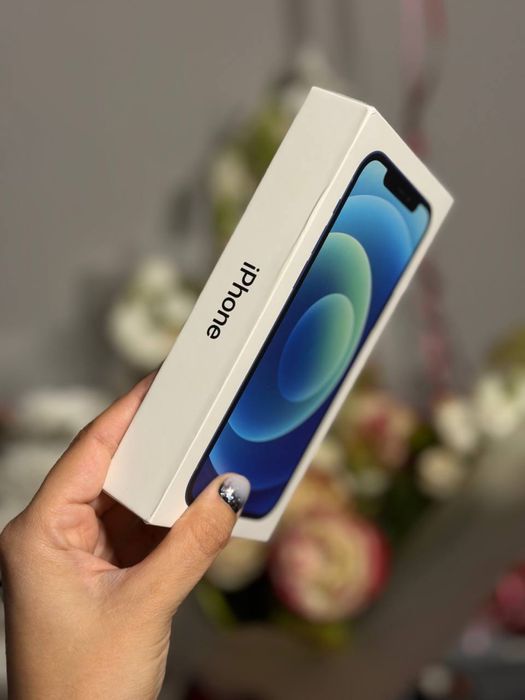 Продам Iphone 12