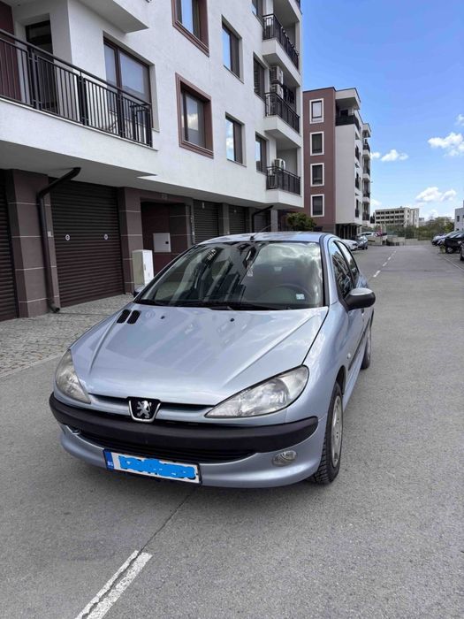 Продавам Пежо 206