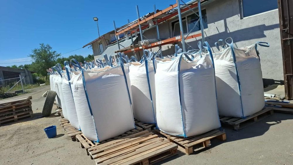 Porumb  1,2lei/kg vărsat
                 1,3lei/kg însăcuit
Saci de 2