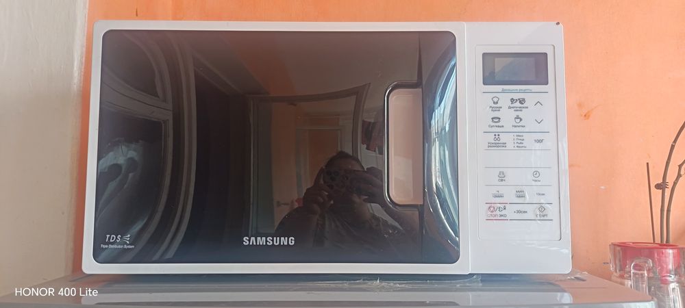 Продам почти новую микроволновку состояние отличное.