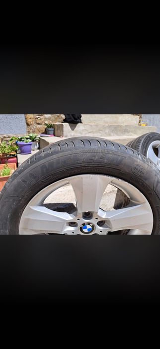 Vând patru jante BMW cu gume Michelin vară 70% 235/50 R18 si patru gume 4 sezoane 225/55R17 70%