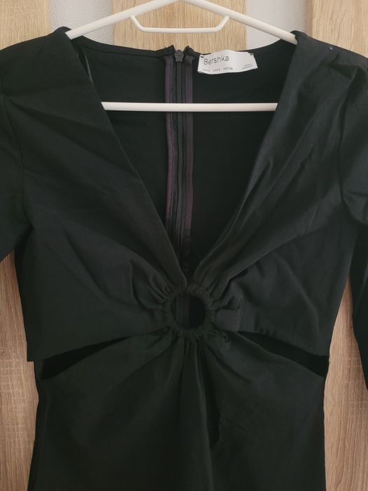 Vând rochie elegantă Bershka