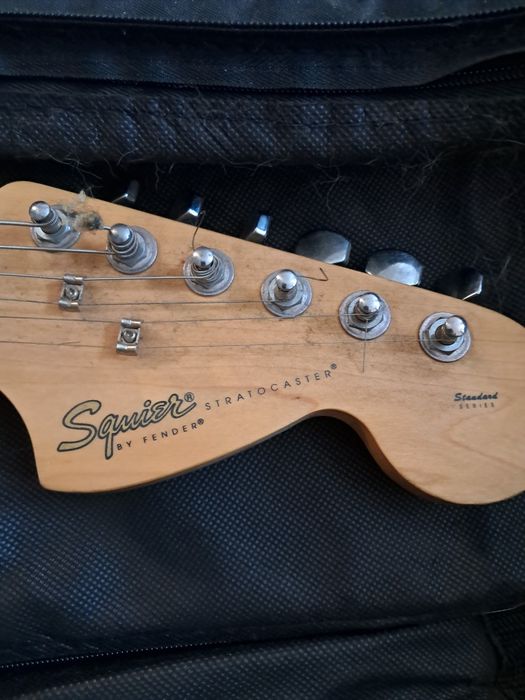 Продам электрогитару Squier