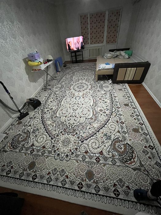 Ковёр б/у в отличном состоянии