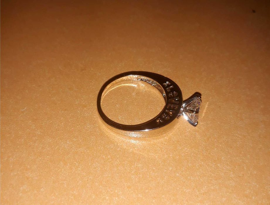 Златен пръстен 14k със камъни- Топаз -нов