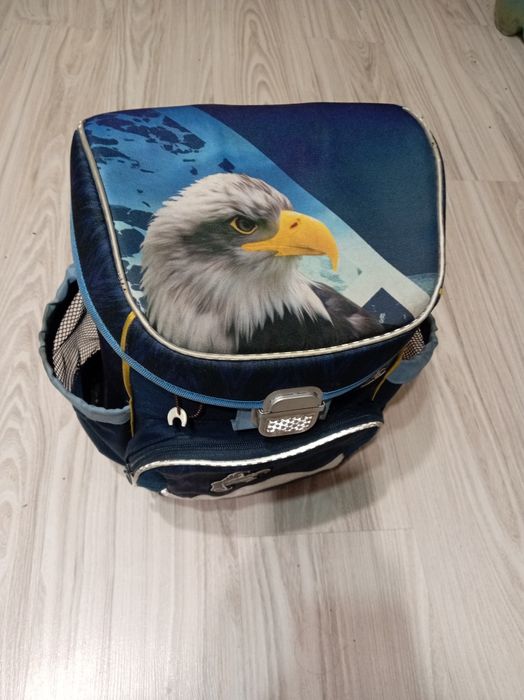 Модерна ученическа раница