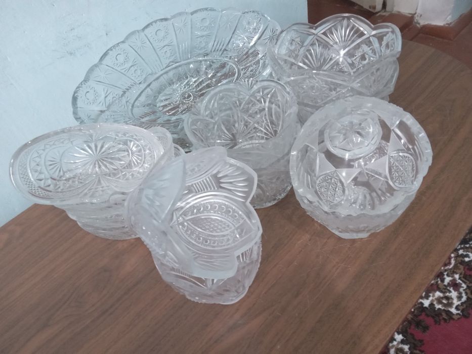 Xrustal idish  sotiladi