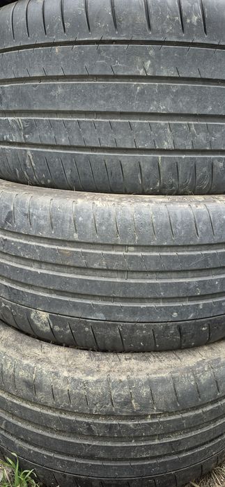 205/70 R 15C.225/50 R 17.215/45 R 17.275/35 R 21.245/40 R 21.