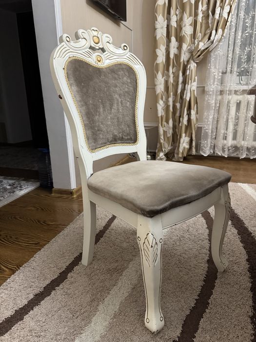 Стол со стульями