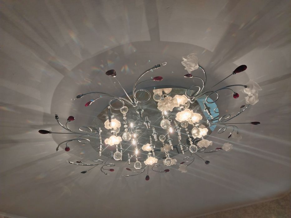 Продам Люстру потолочная