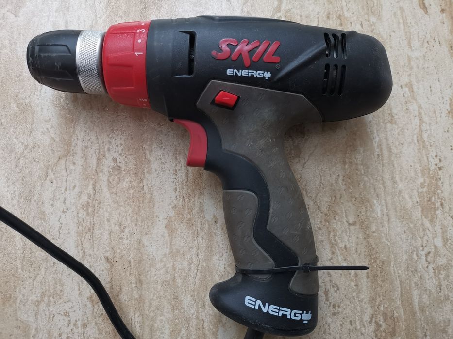 Mașină de găurit și înșurubat electrică Skil