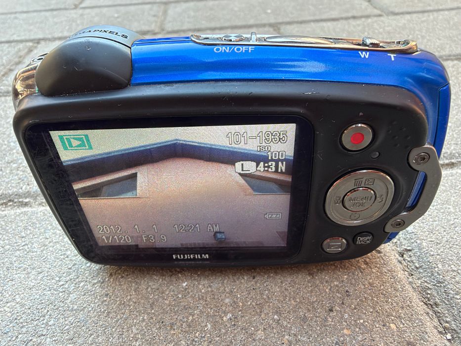 Vând cameră foto subacvatică Fujifilm Finepix XP50