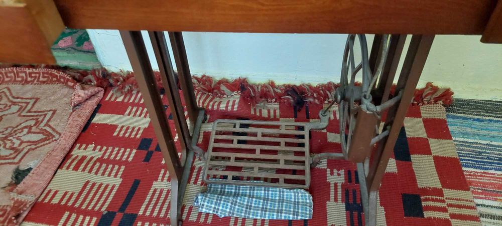 Mașina de cusut Ileana și aparat foto Smena 8M