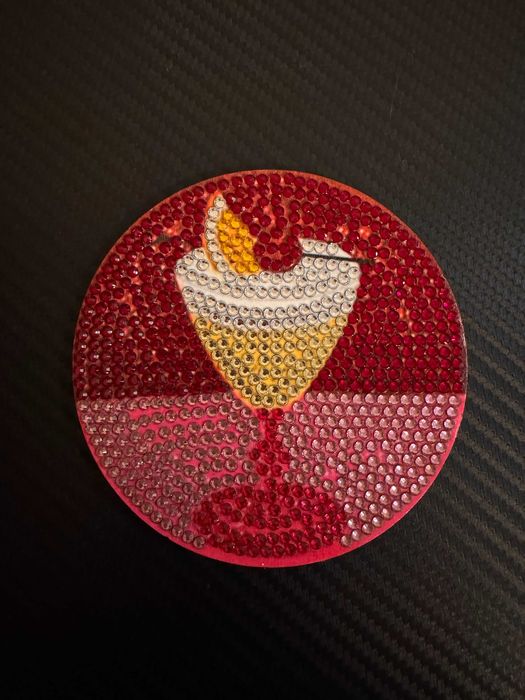 Диамантени поставки за чаши