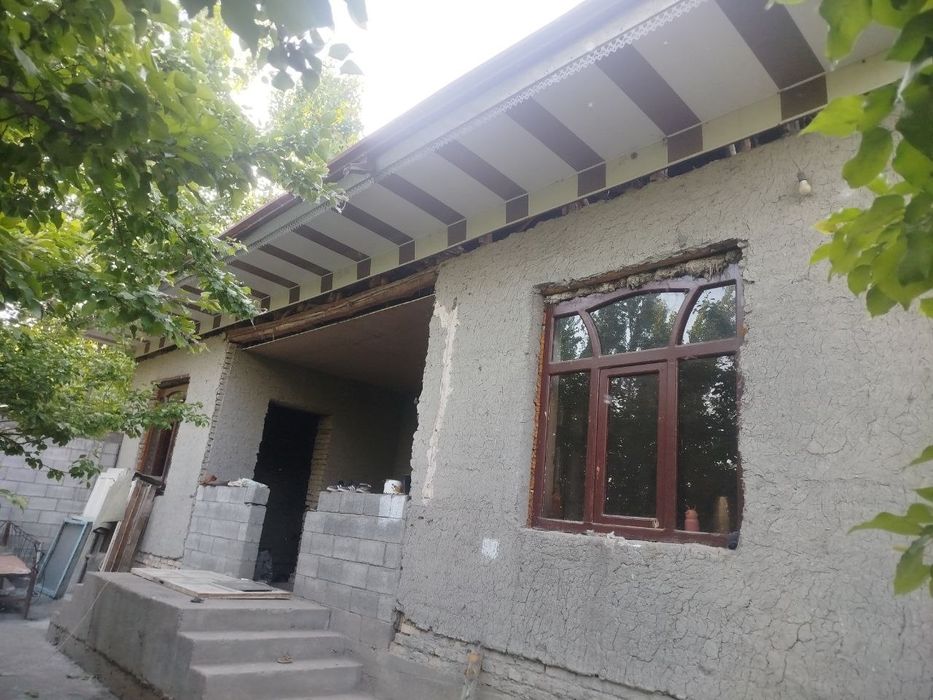 3 xonali uy sotiladi