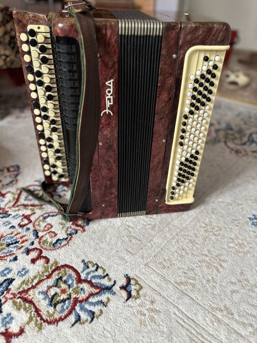 Продаю баян б/у в отличном состояние,