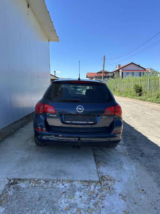 Продава се Opel Astra J 1.7cdti 2011
