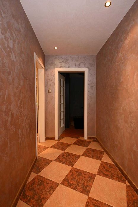 Четиристаен апартамент в гр. Перник център - с ремонт и обзавеждане