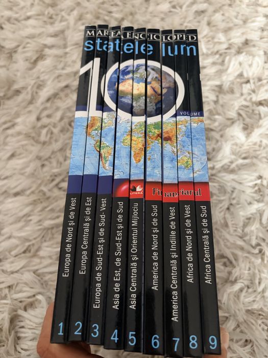 Vand colectie de atlase ilustrate.