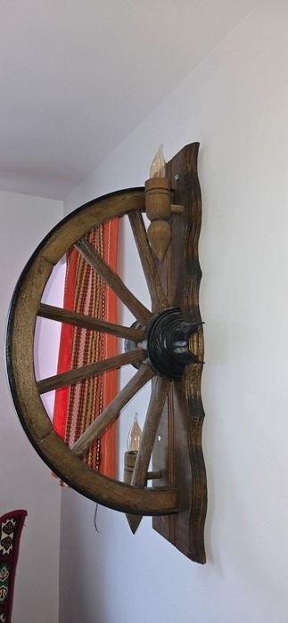 Стенни лампи от колела -вертикални и хоризонтални с дървени чашки