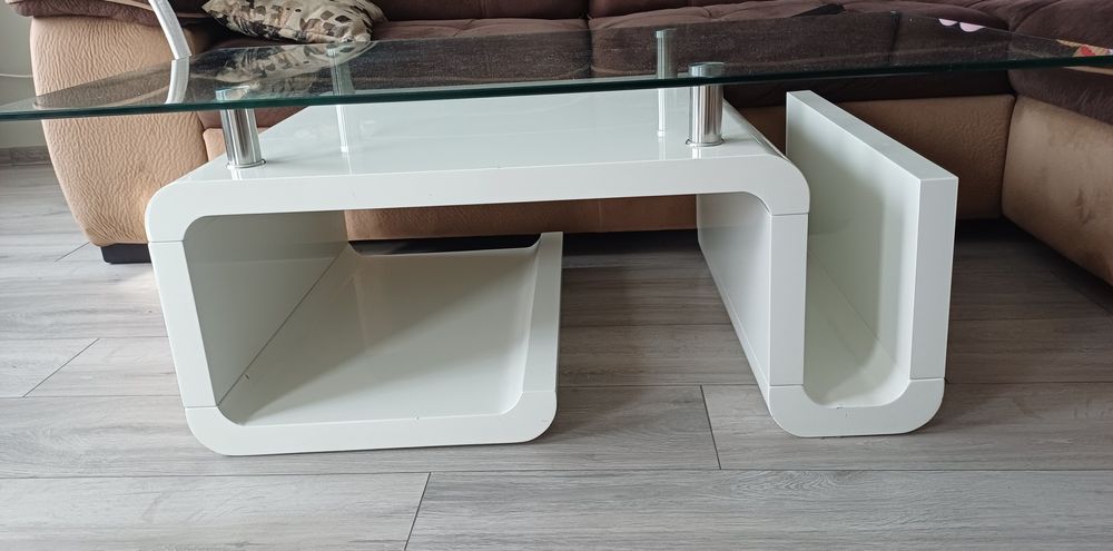 Стъклена холна маса