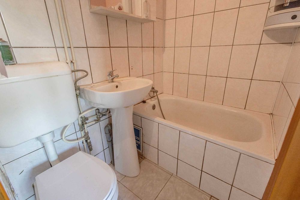 Vand Garsoniera zona UMT