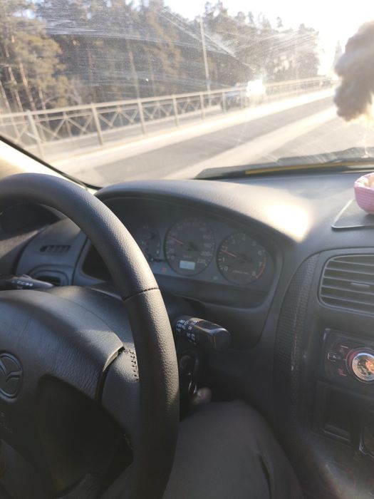 Легковое авто мазда