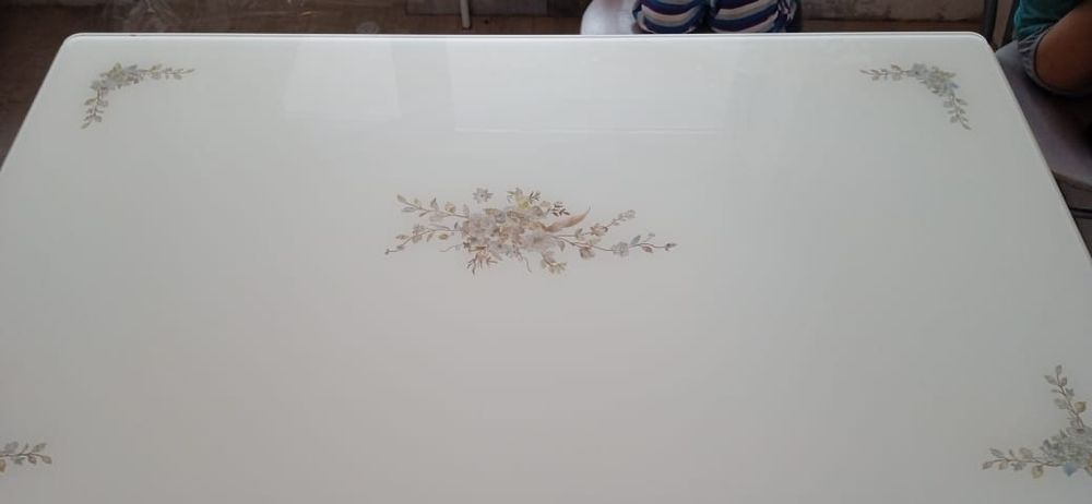 Продаю кухонный стол .