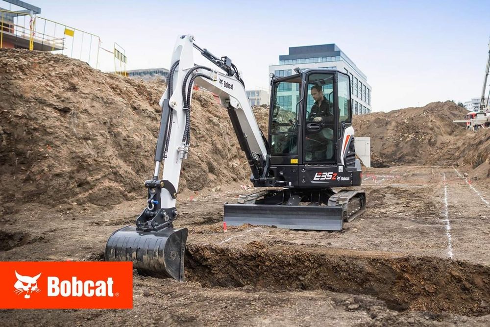 Inchiriez miniexcavator Bobcat cu picon