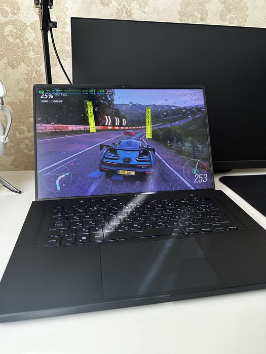 Игровой ноутбук Asus ROG Zephyrus M16 (2021)