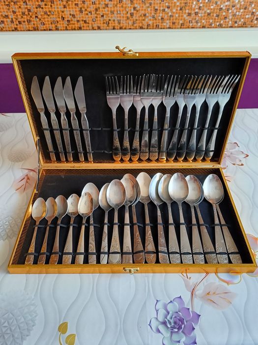 Набор столовых приборов.