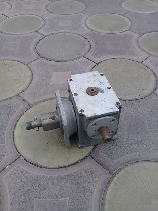 продам червячный редуктор Угловой редуктор