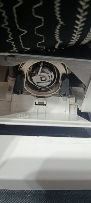 Mașina cusut Carina 8380