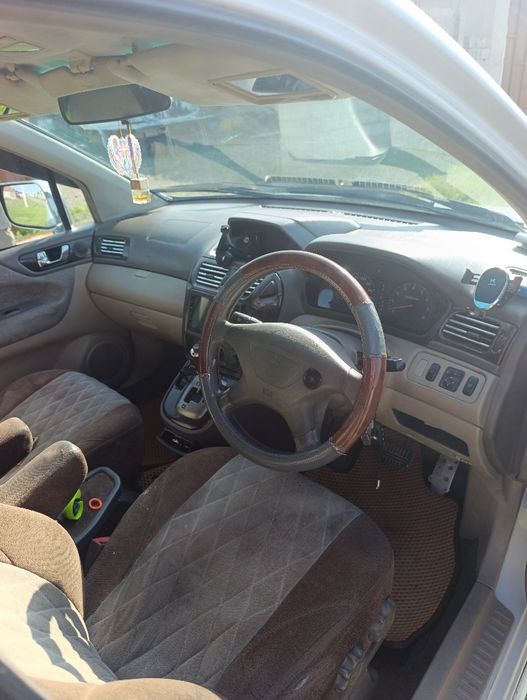 Продаю машину Mitsubishi Chariot