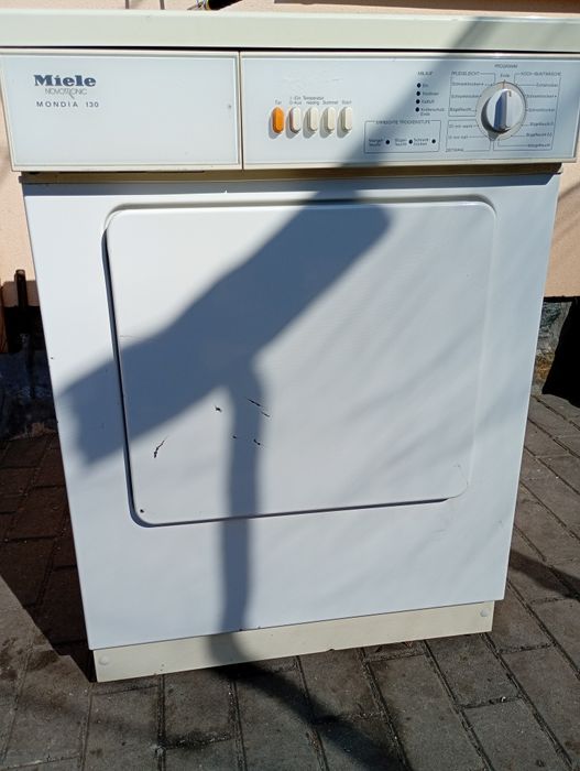 Vând uscător de rufe Miele