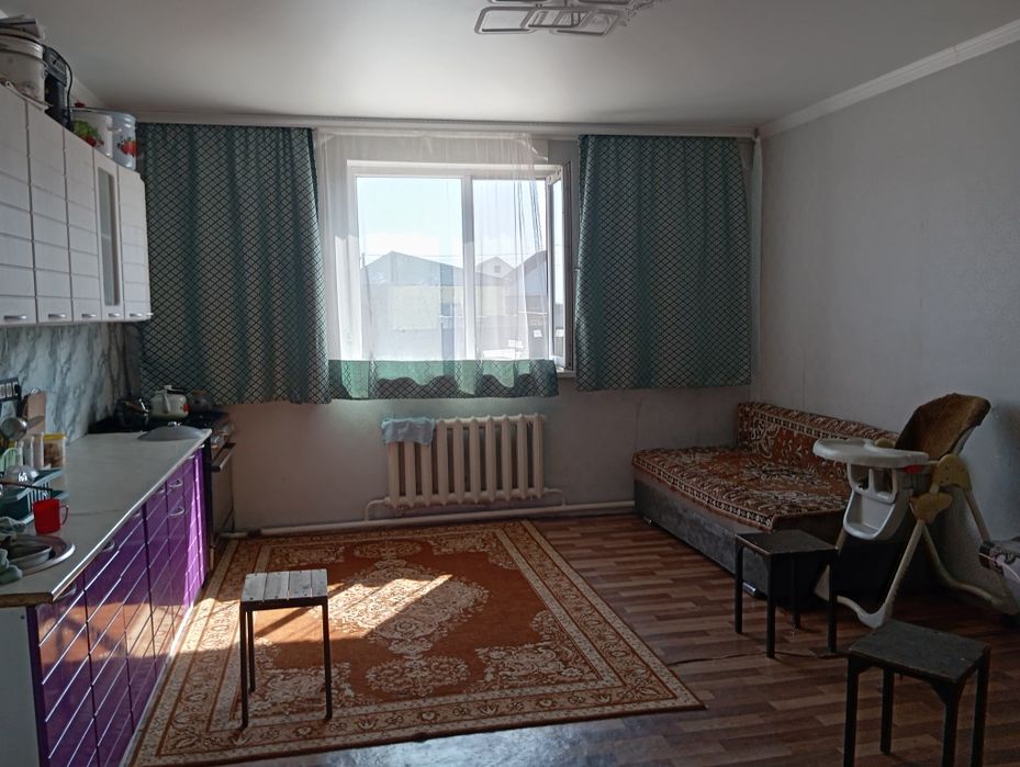 Үй сатылады жан жағы қоршалған