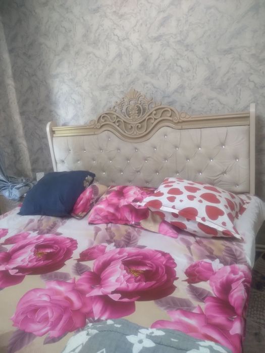 Гарнитур сотилади янгиде