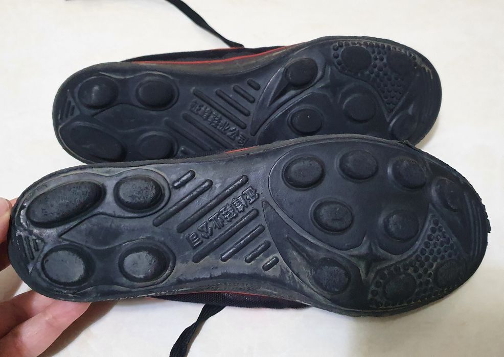 Бутсы для мальчиков в хорошем состоянии