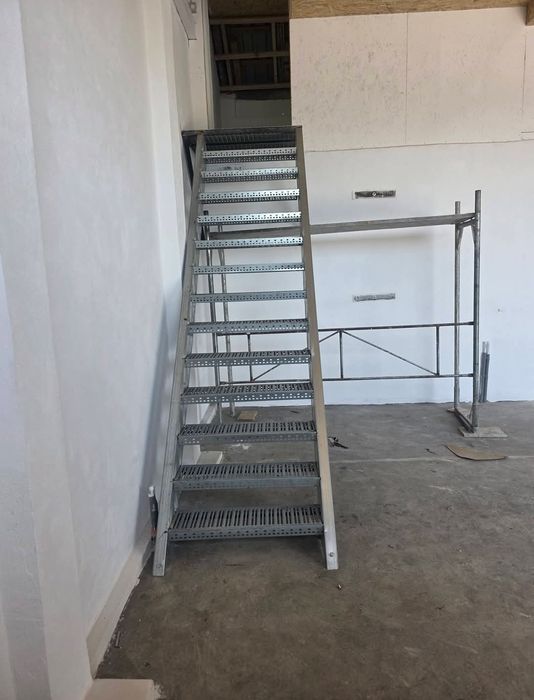 Scara metalica zincata pt beci și pod/mansarda