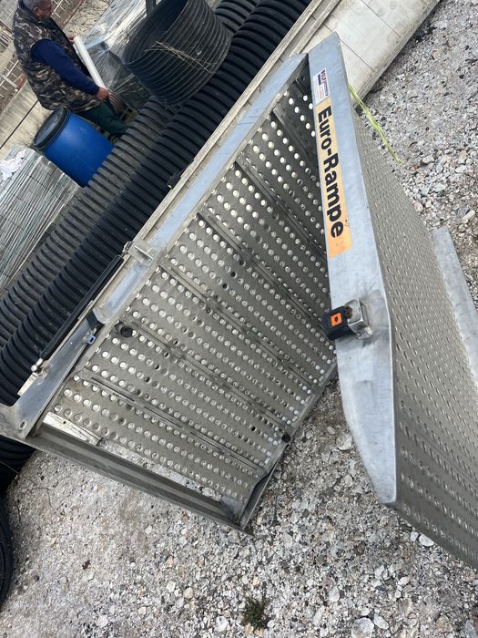 Товарна рампа за бус