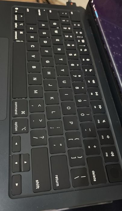 Продается macbook Air 2025 M4.
