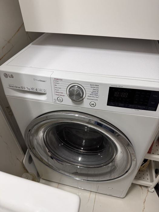 Masina de spalat rufe cu uscator LG truesteam