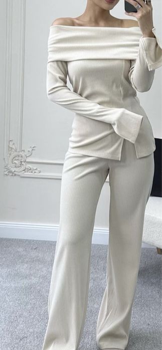 двойка с открытыми плечами