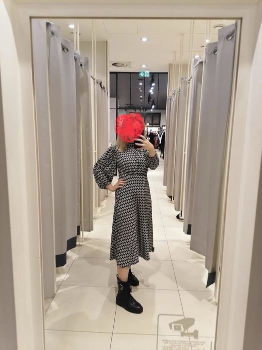 Черно-бяла рокля Reserved