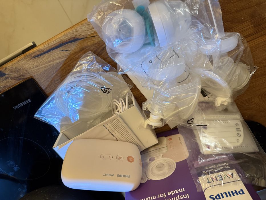 Vând pompă de sân dubla electrică Philips Avent cu cupă 24