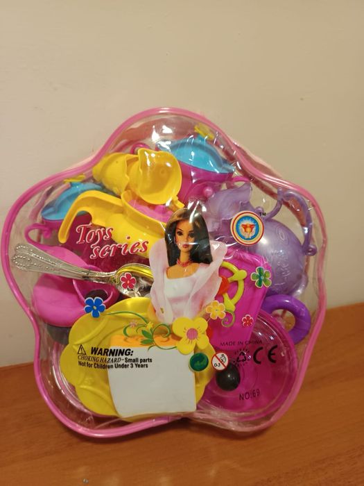 Продавам играчи за момиче и момче