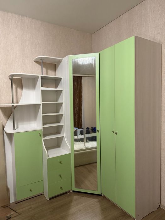 Продам угловой шкаф