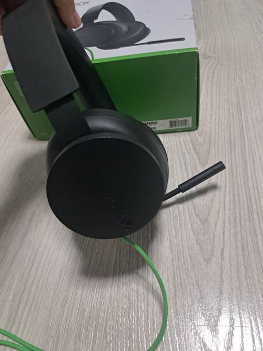 Vând  căști  Xbox noi